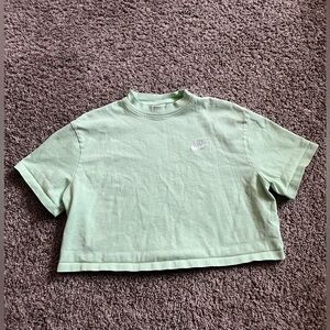 Nike One Relaxed Women’s Cropped Short Sleeve Mint Green Logo T Shirt Size M